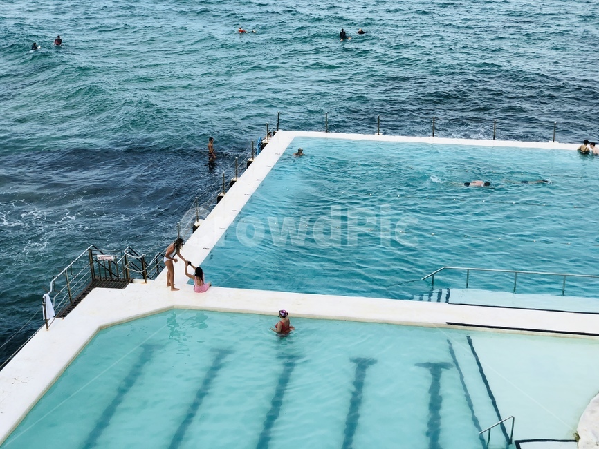 수영장,에메랄드색,바다,물,수영복,여름,계절,summer,season,사람들,대중,군중,other people,crowd,water,pool,풀,sport,스포츠,sports,swimming,수영