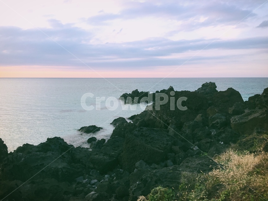 수평선,해안가,바위들,해질녘,바다,sea,horizon,beach,shore,rocks,sunset,nature,자연