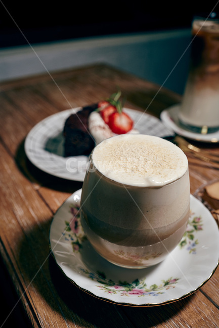 cup,컵,coffeecup,받침접시,saucer,도기류,아인슈페너,콩고물크림라떼,감성사진,커피,카페,coffee,cafe