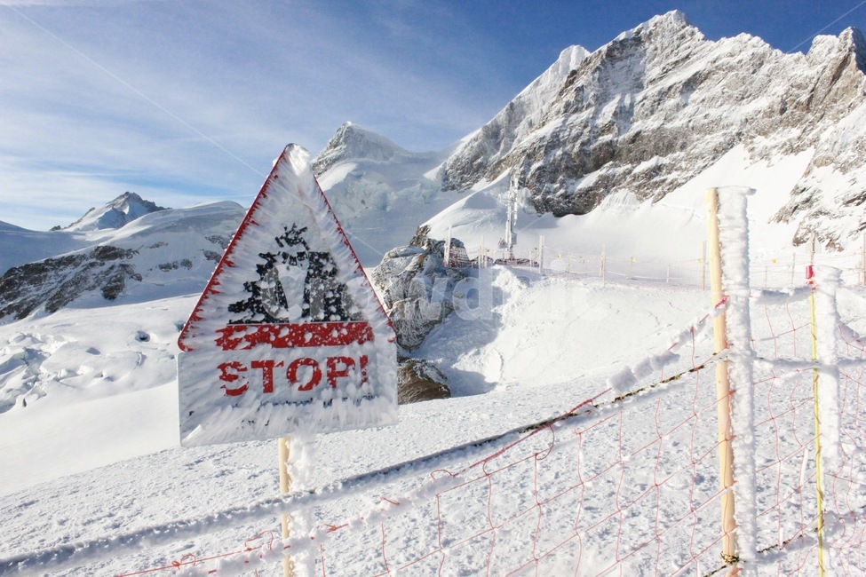 융프라우,눈,스위스,스탑,유럽,표지판,stop,swiss,switzerland,snow,jungfrau,겨울,계절,winter,season,자연,풍경,nature,landscape,해외,외국,세계,foreign,oversea,world,세계자연풍경,해외자연풍경,외국자연풍경,world nature landscape,outdoors,옥외