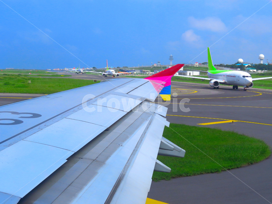 airport,공항,airfield,비행장,aircraft,항공기,airplane,비행기,vehicle,transportation,교통,비즈니스,이륙,이륙준비,날개,wing,활주로,runway,하늘,sky,교통,교통수단,traffic,transportation