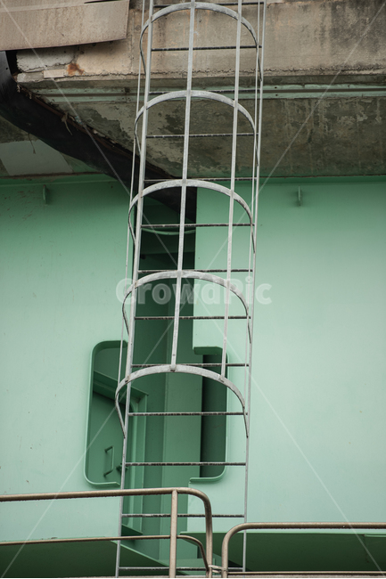 계단,banister,handrail,railing,난간,고속도로,통로,위험한,쓸쓸한,아슬아슬,철골,철골구조,점검,점검구역,작업,작업로,일,산업,고가,고가도로,외각순환도로,좁은,높은,건축물,건물외관,exterior,building,structure,architecture,construction