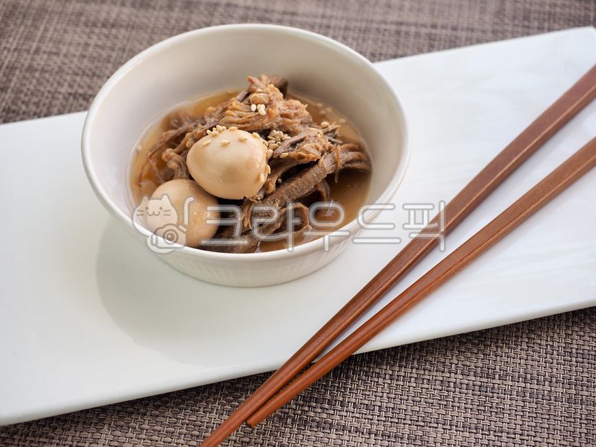 소고기,소고기장조림,장조림,한식,아시아음식,한국음식,밑반찬,간장조림,반찬,단백질,소고기간장조림,쇠고기,음식,저녁식사,고기,소스,간장,배경,식사,요리,소고기요리,beefstew,jangjorim,asianfood,koreanfood,sidedish,protein,beefsoysauce,beef,food,dinner,meat,sauce,soysauce,background,meal,cooking,beefdish,메추리알,quaileggs