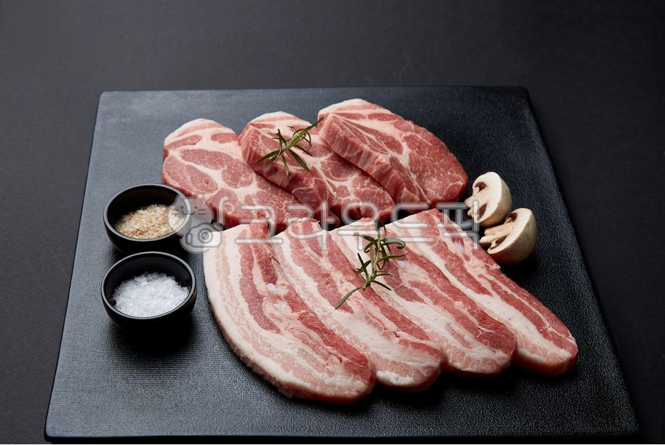 pork,돼지고기,meat,고기,food,음식,스테이크,steak