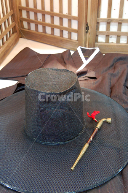 갓,곰방대,담뱃대,장죽,두루마기,한복,민속,민속품,담배,한국,전통,한국전통,모자,한국전통,한국문화,korean traditional,korean culture,패션스타일,의상,fashion,style,사물,물건,오브젝트,thing,object,matter