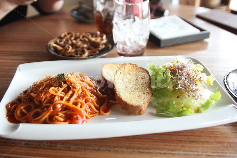 음식,스파게티,빵,파스타,샐러드,브런치,식사,양식,레스토랑,food,spaghetti,pasta,bread,음식,식재료,요리,food,cook,meal,dishes,food reserves