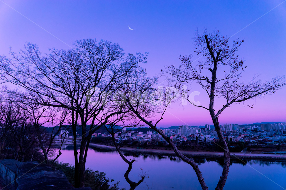 기와,해질녘,노을,일몰,풍경,색감,감성,보라색,야경,밤,풍경,nightscape,night,landscape,도시,city,한국도시풍경,한국도시경관,korea cityscape,색깔,색상,색채,색감,color sense,color sensitivity,feeling of color,nature,자연,outdoors,옥외,land,땅,water,물