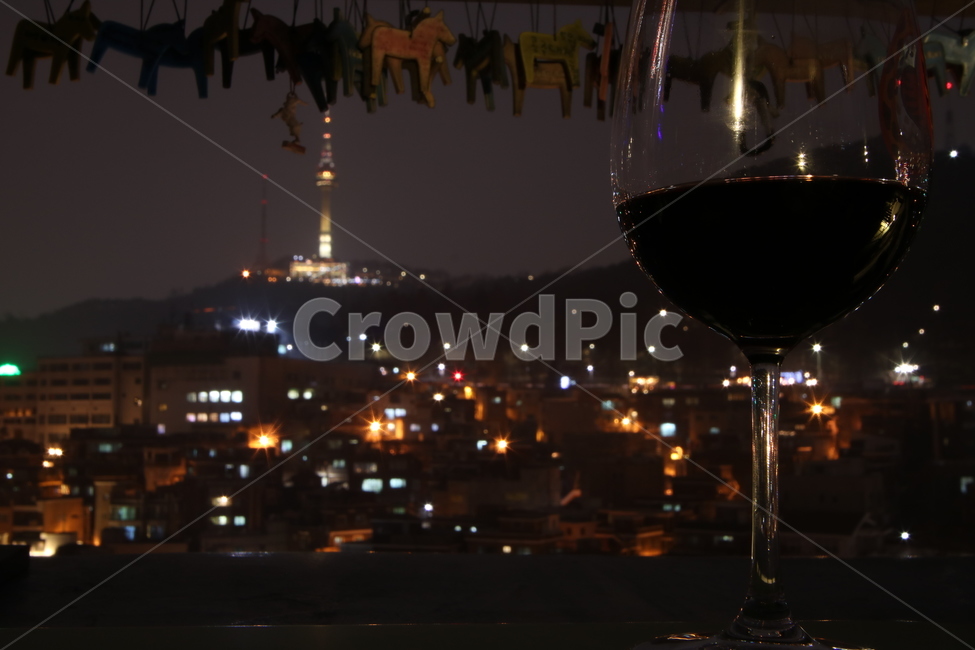 와인,야경,분위기,남산,밤,야경,밤,풍경,nightscape,night,landscape,도시,city,한국도시풍경,한국도시경관,korea cityscape,랜드마크,landmark,tourist attraction,한국랜드마크,한국관광지,한국명소,korea landmark,korea tourist attraction,기념일,축하,anniversary,congratulation,celebrate,celebration,술,주류,alcohol,glass,유리