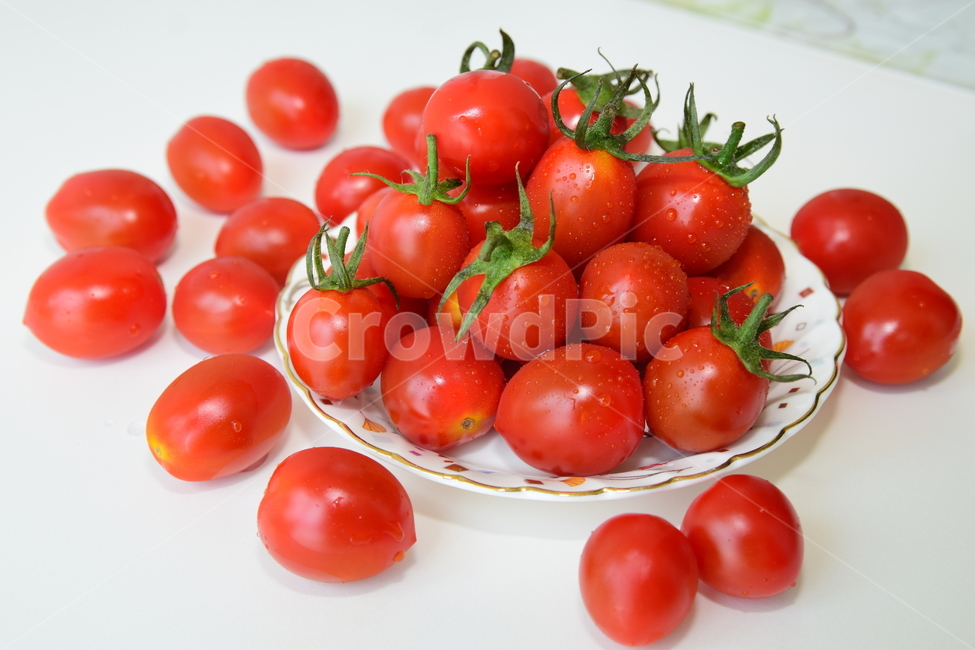 tap,Cherry tomato,plate,tomato,delicious,food,Red,red,dessert,ripe,ingredients
