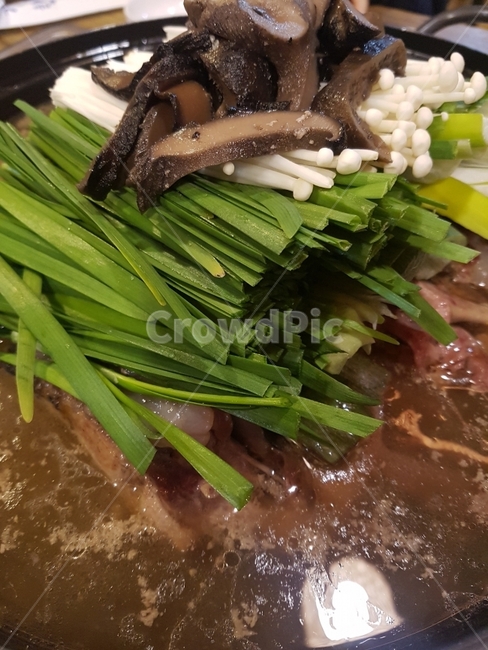 오리백숙,오리,누릉지오리백숙,백숙,몸보신,부추,음식,식재료,요리,food,cook,meal,dishes,food reserves,한식,한국음식,한국요리,korean food,korean dishes,korean meal,korean cook