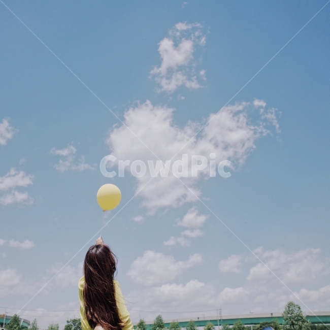 하늘,구름,하트,풍선,공원,picnic,봄,spring,감성,감성사진,사람,여자,뒷모습,자연,nature,korea,girl,yellow,사람,인물,인간,human,person,여성,여자,woman,female,lady,감성,sensible,feeling