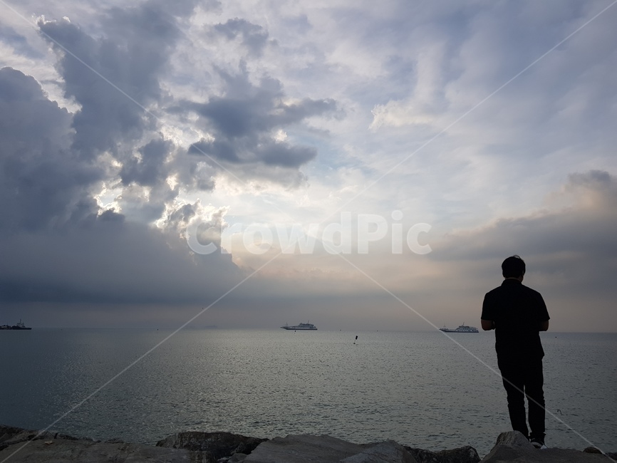 남자,뒷모습,낚시,바다,흐린날