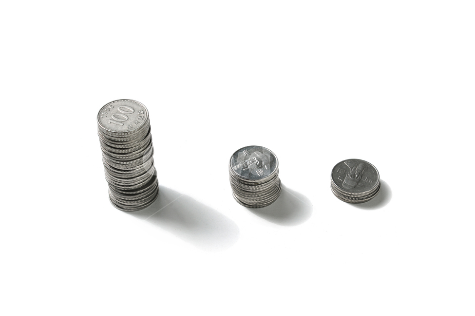 동전,한국,한국동전,100원,탑쌓기,탑,쌓기,돈,money,tower,coin,koreacoin,coins,won,경제,금융,banking,cash,many,metal,금속,은색,실버,silver,금융,돈,finance,banking,money,연출,컨셉,콘셉,direction,concept,누끼,remove background
