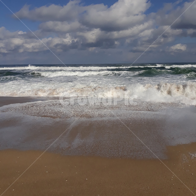 sea,바다,water,물,ocean,대양,자연,nature,옥외,outdoors,바닷물,파도,구름,하늘,모래사장,모래,sand,blue,오션,물그림자,해변,바다,beach,sea