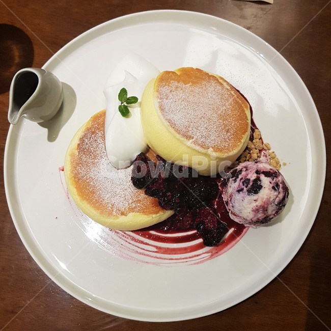 팬케이크,수플레,생크림,수플레팬케이크,베리,시럽,berry,icecream,pancake,souffle,디저트,음식,요리,플레이트,dessert,dish,food,meal,디저트,간식,후식,dessert,snack