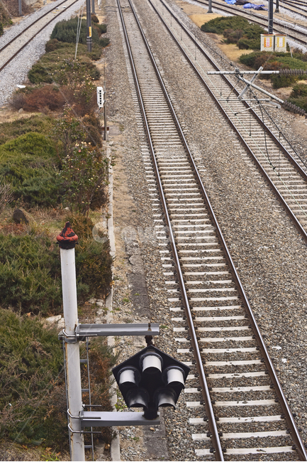 건널목,빈티지,감성사진,빈티지감성,속도,running,tarmac,타맥,railload,철길,배경,바탕,백그라운드,vintage,background,outdoor,야외,옥외,아웃도어,변두리,기찻길,bw,교통,transportation,평행선,선로,전선,railway,라인,선,line,신호등,적막,한적한,교통,교통수단,traffic,transportation