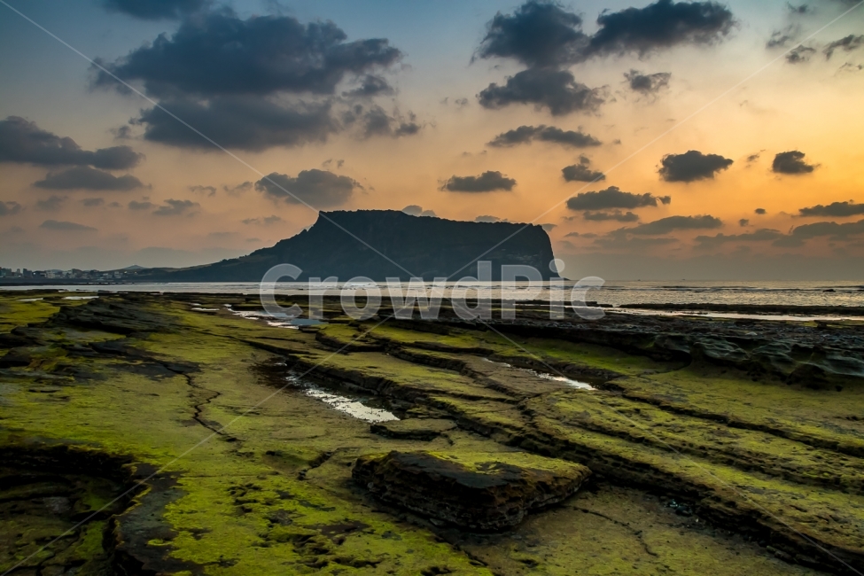 자연,풍경,일출,여명,제주도,광치기해변,성산일출봉,하늘,구름,자연,풍경,nature,landscape,한국자연풍경,한국자연경관,korea nature landscape,제주도,jeju,jeju island,outdoors,옥외