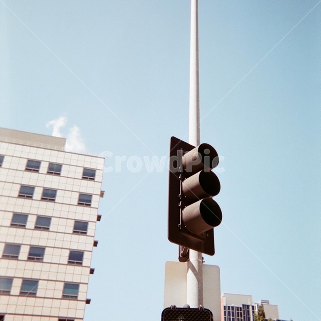 신호등,미국신호등,전봇대,거리,도로,도시,건물,하늘,미국,trafficlight,light,빛