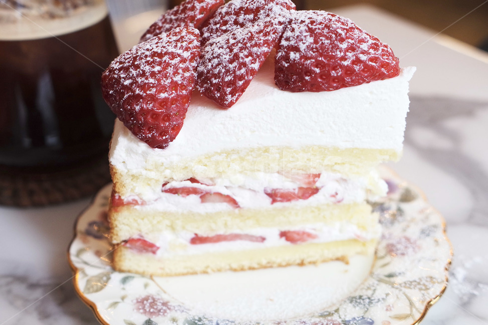디저트,딸기케이크,생크림케이크,케이크,딸기,딸기디저트,dessert,음식,식재료,요리,food,cook,meal,dishes,food reserves,디저트,간식,후식,dessert,snack