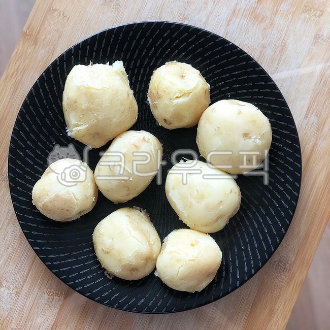감자,삶은감자,접시,검정접시,potato,건강식,건강