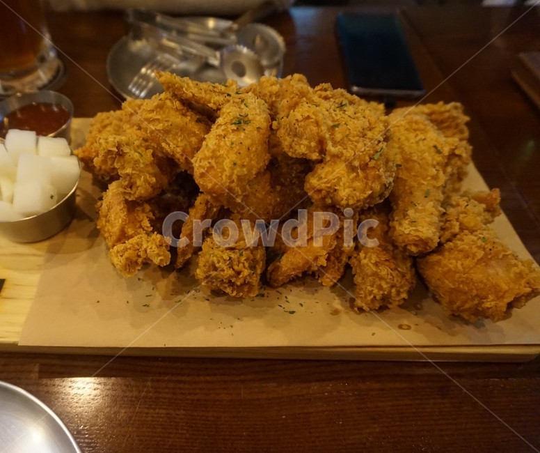 후라이드,치킨,바삭바삭,후라이드치킨,통닭,닭,야식,튀김,한마리,회식,안주,외식