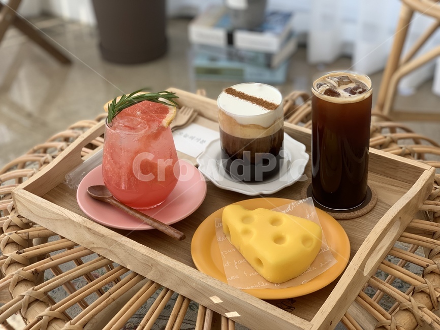 카페,감성,아이스아메리카노,디저트,케이크,음식,식재료,요리,food,cook,meal,dishes,food reserves,디저트,간식,후식,dessert,snack,커피,카페,coffee,cafe