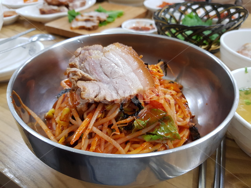 food,음식,국수,noodle,비빔국수,수육,면