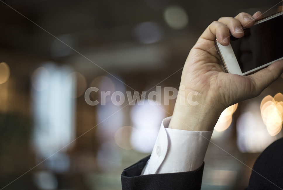 비즈니스,통화,통화중,전화,휴대폰,스마트폰,남자,양복,비즈니스맨,샐러리맨,업무,슈트,소매,손,액정,사람,인물,인간,human,person,신체일부,몸,body,산업,industry,industrial,비즈니스,사업,business,service,work