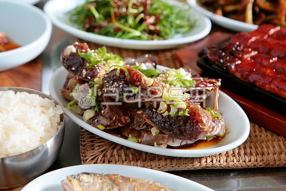 Soy Crab,traditional cuisine,crab sauce,crab paste,Soy Sauce Crab Set Meal,rice side dish,side dish,rice thief,Hanjeongsik,Korean food,Crab Set Meal,seafood,Korean cuisine,restaurant,Korean,food,meal,crab meat,traditional food,crab