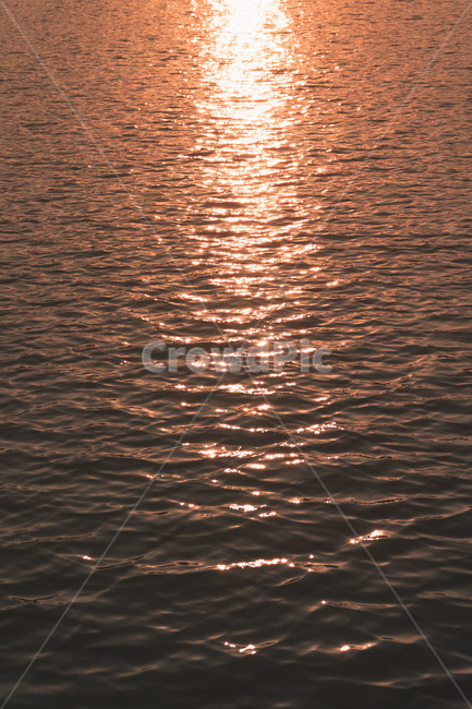 윤슬,노을,수성못,호수,주황,자연,풍경,nature,landscape,휴식,힐링,rest,relaxation,healing,outdoors,옥외,sunlight,햇빛