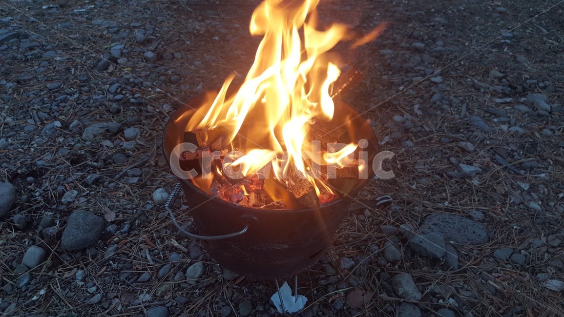 모닥불,캠프,캠핑,캠프파이어,여행,불,fire,밤,휴가,숯불,숯,불꽃,난로,열,장작불,활활타오는불,야경