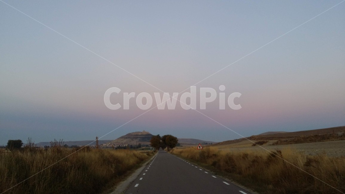 노을,스페인,시골도로,무지개,해질녘,도로,분홍색,파란색,road,아스팔트,freeway,자연,풍경,nature,landscape,asphalt,고속 도로,highway,고속도로