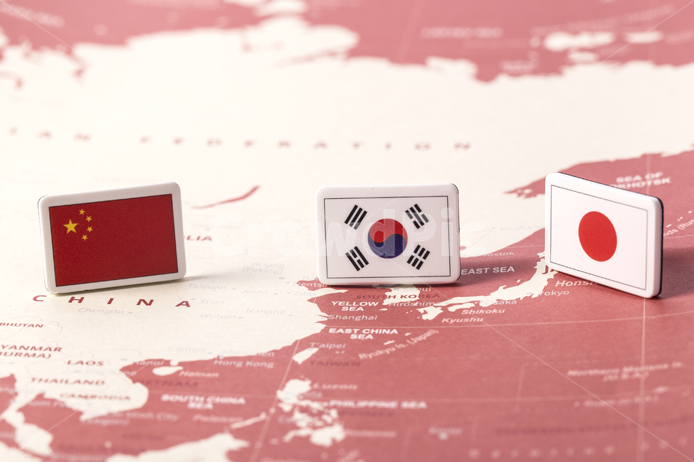 compete,symbol,flag,japan,nation,sign,global,chinese flag,Trade,neighboring country,Japanese flag,world,Pride,geography,world map,map,agreement,trade war,Korean flag,Toptrend,globalization,Red,korea,trade,china,piece,Korean Flag,culture,peace,powerhouse