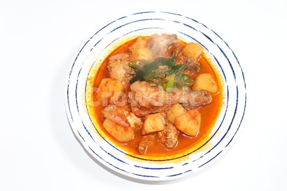 koreanfood,닭볶음탕,닭요리,닭고기,닭도리탕,닭,음식,한국음식,닭다리,감자,접시,점심,cook,dishes,식재료,foodreserves,한식,집에서,저녁,koreanfood,파,접사,확대,koreancook,koreanmeal