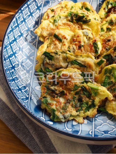 설날사진공모전,굴,전,굴부침개,요리,식사,굴전,부침개,간장,한국음식,아시아음식,배경,웰빙,oyster,oysterpancake,koreanpancake,soysauce,food,koreanfood,asianfood,background,wellbeing,한식,전통음식,한국전통음식,한국음식문화,음식문화,전통문화,traditionalfood,koreantraditionalfood,koreanfoodculture,foodculture,traditionalculture,설날,추석,음식,추석음식,설날음식,명절,명절음식,음식,식재료,요리,food,cook,meal,dishes,food reserves,한식,한국음식,한국요리,korean food,korean dishes,korean meal,korean cook