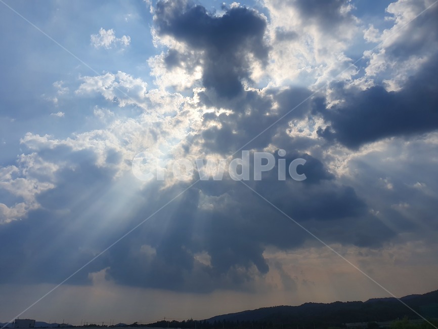 sky,cloud,domestic sky,Tintle phenomenon,tyndalleffect,clouds