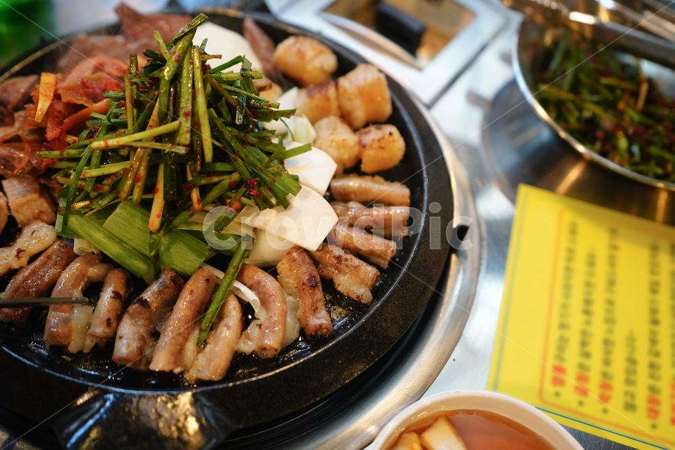 술안주,막창,곱창,염통,대창,소,육식,육류,먹방,음식,부추,안주,불판,술자리,모임,푸드,음식,식재료,요리,food,cook,meal,dishes,food reserves,육류,고기,meat