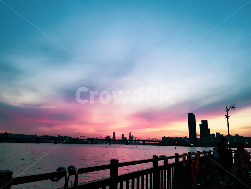 하늘,풍경,노을,몽환,한강,도시,풍경,city,landscape,실루엣,그림자,silhouette,shadow,railing,난간,handrail,banister