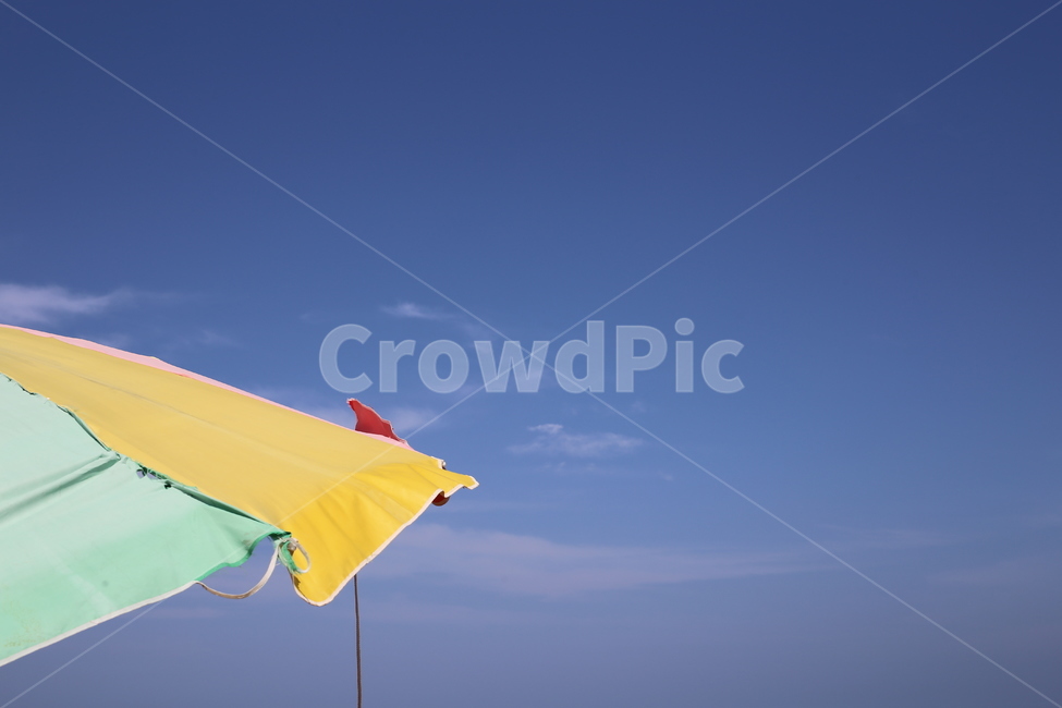 하늘,해변,파라솔,하늘색,바람,우산,parasol,umbrella,sunshade,비치파라솔,blue,여름,계절,summer,season