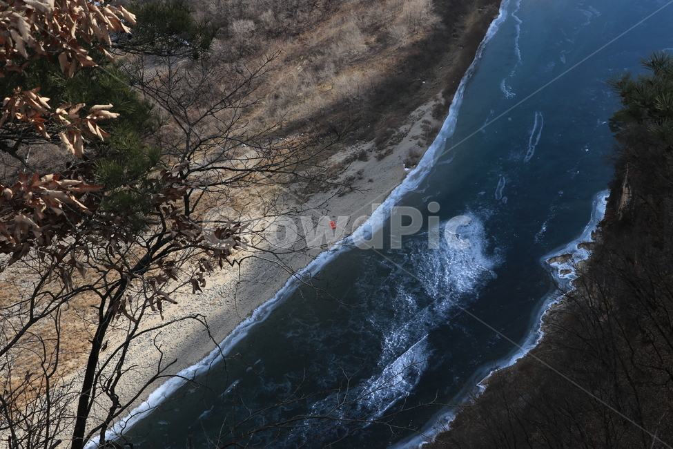 강원도,정선,동강,겨울,jeongseon,gangwondo,winter,겨울,계절,winter,season,자연,풍경,nature,landscape,land,땅,outdoors,옥외,shoreline,해안선,water,물,경치,sea,바다,ocean,대양,scenery