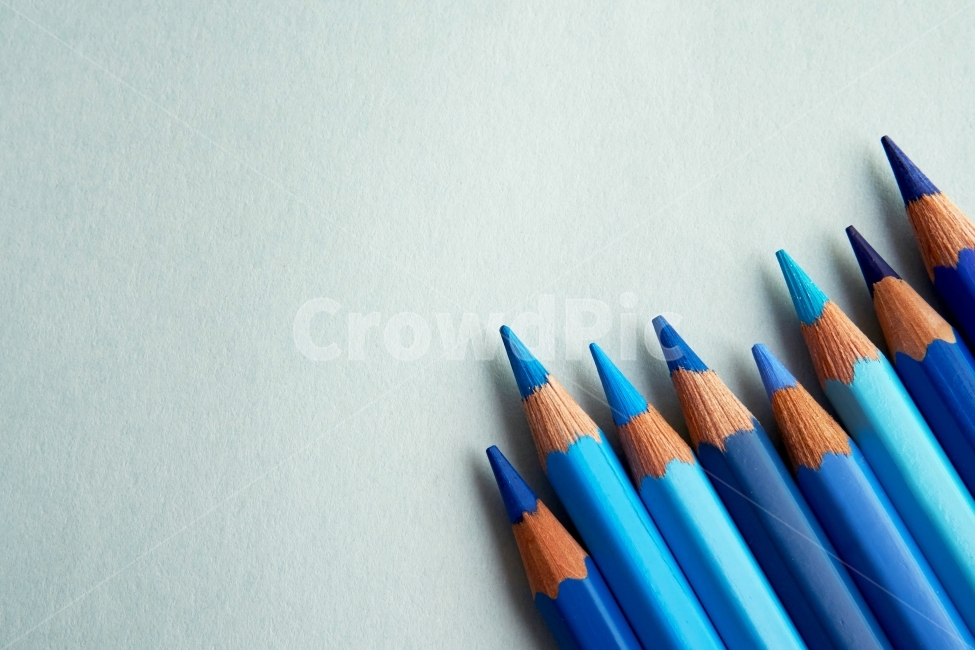 색연필,푸른,colorful,색깔,그라데이션,색채,다양한,파랑,연필,art,pencil,graduation,미술,도구,뾰족한,colored,color,배경,empty,space,예술,art,사물,물건,오브젝트,thing,object,matter,학용품,문구류,사무용품,school supplies,stationery,office supplies,누끼,remove background