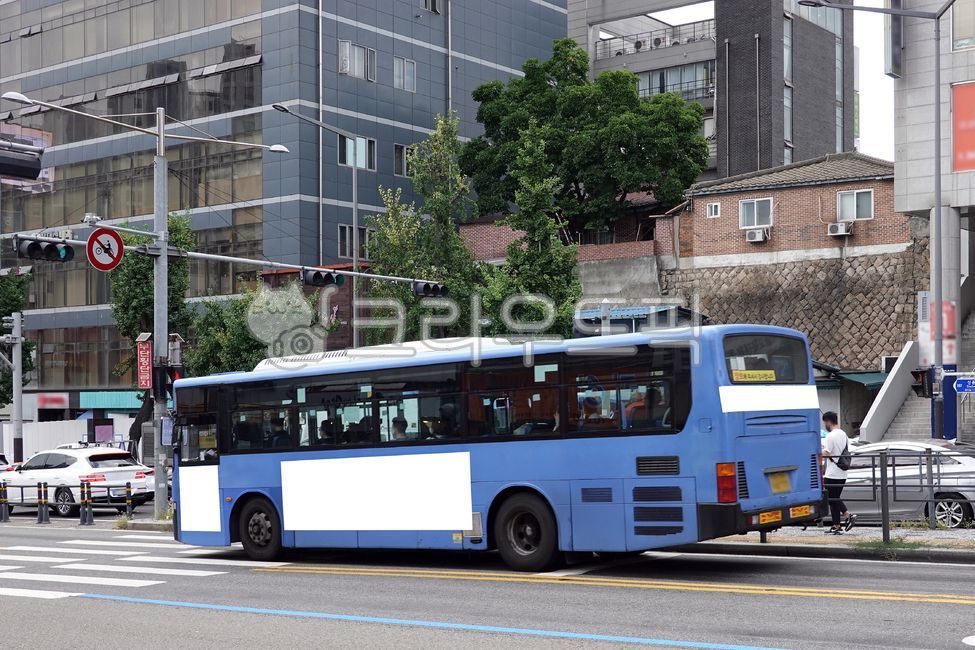 버스,버스광고,목업,목업이미지,광고,광고판,차량광고,시내버스광고,부착광고,옥외광고,판넬,비즈니스,상업광고판,도시배경,사인보드,상업광고,커머셜,비어있는,프레임,광고디자인,빈공간,배경,바탕,백그라운드,사각형광고판,차량,교통수단,bus,busadvertisement,mockup,mockupimage,billboard,vehicleadvertisement,citybusadvertisement,advertisement,outdooradvertisement,panel,business,commercialbillboard,citybackground,signboard,commercialadvertisement,commercial,free,frame,advertisingdesign,emptyspace,background