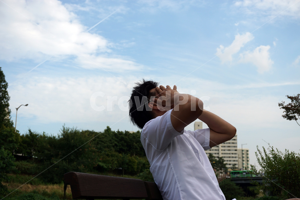 남자,사람,회사원,절규,감정,시선,하늘,공원,얼굴,손,분노,사람,인물,인간,human,person,남성,남자,man,male,감정표현,기분,feeling,emotion