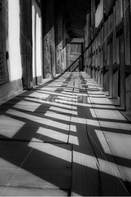 wooden building,Floor,light and shadow,shadow,light,Hanok,Grayscale,traditional house