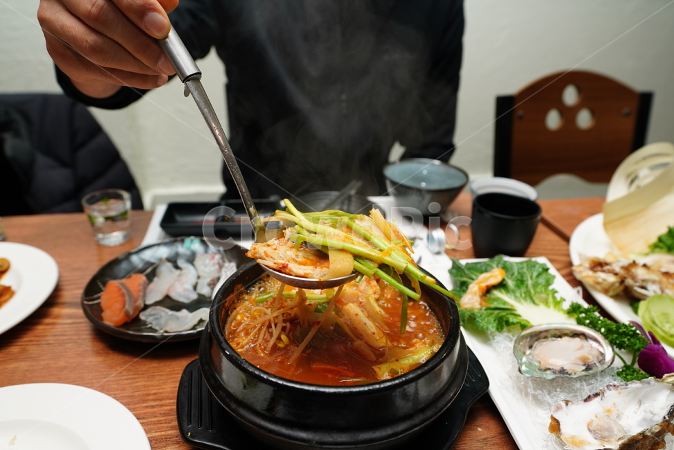 국,국물,매운탕,탕,뚝배기,안주,먹거리,음식,식품,dish,요리,meal,식사,음식,식재료,요리,food,cook,meal,dishes,food reserves,한식,한국음식,한국요리,korean food,korean dishes,korean meal,korean cook