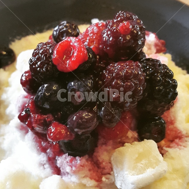 빙수,팥빙수,과일빙수,베리빙수,음식,디저트,여름,계절,summer,season,음식,식재료,요리,food,cook,meal,dishes,food reserves,디저트,간식,후식,dessert,snack,plant,식물