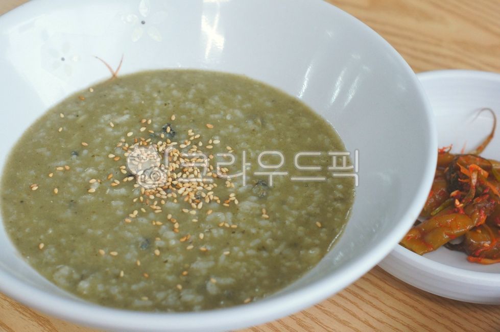 전복죽,죽,해물죽,전복내장죽,초록색죽,abalonericeporridge,greenfoods,jeonbogjug,kfood,한국음식,전통음식,한국요리,한국죽,abaloneporridge,아침밥,breakfast,음식,food,요리,플레이팅,foodpresentation,plating