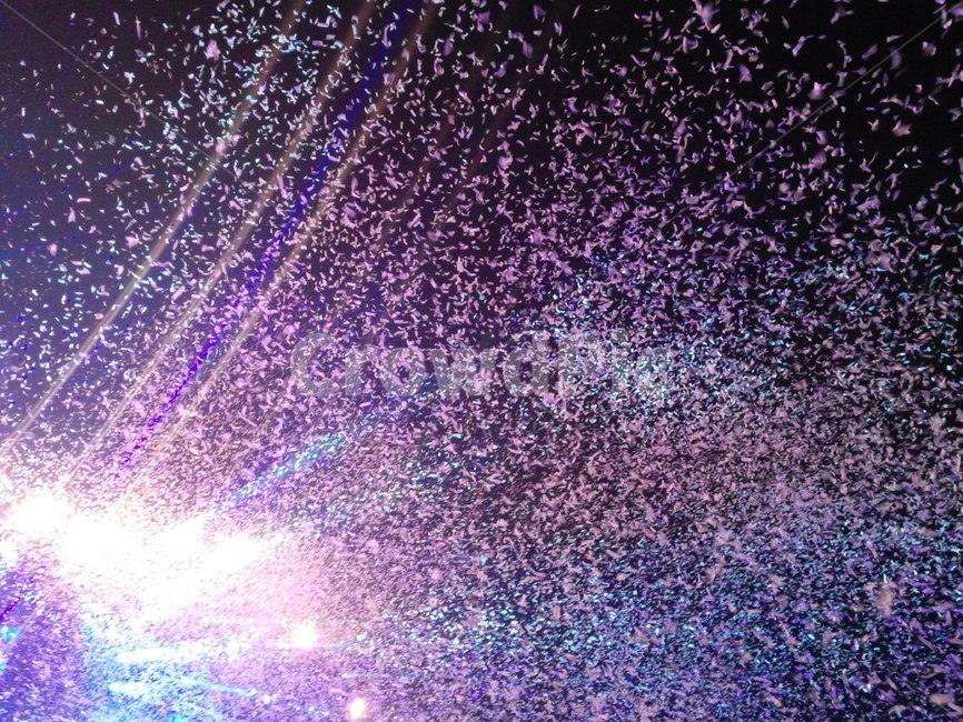 콘서트,종이꽃가루,조명,축제,팡파레