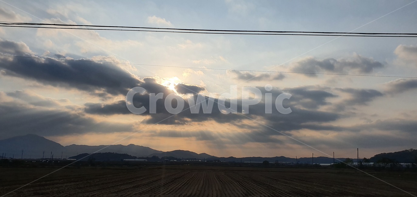해,태양,구름,햇빛,nature,summer,light,sky,weather,cloud,sunlight,landscape,background,cloudscape,cloudy,dramatic,blue,beautiful,natural,sun,bright,dark,sunset,horizon,day,white,storm,outdoor,heaven,atmosphere,climate,color,scene,beam,자연,풍경,nature,landscape