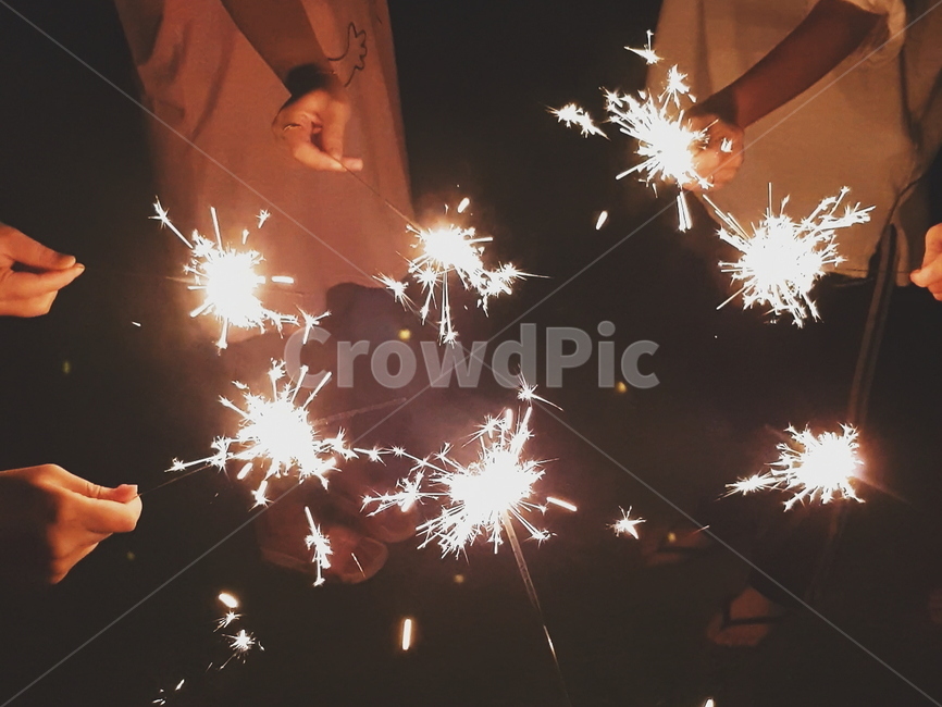 우정,불꽃놀이,우정여행,캠프파이어,폭죽